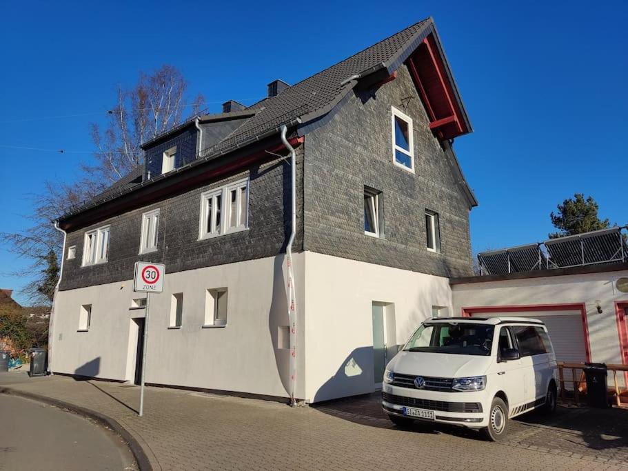 Kinderklinik, 600M Zum Bahnhof 2B 锡根 外观 照片